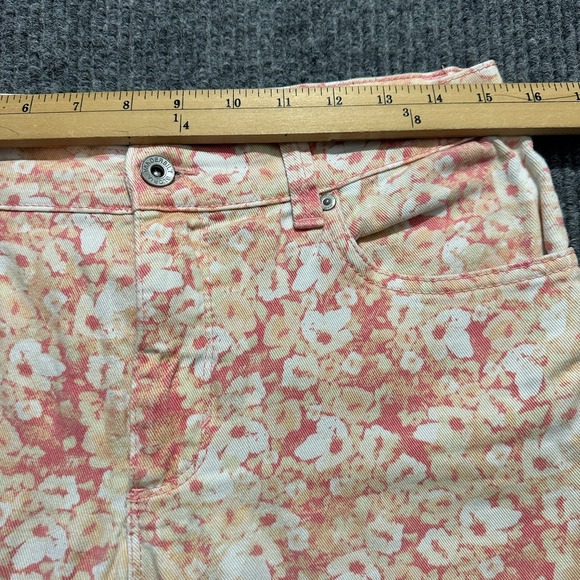 Gloria Vanderbilt Womens Capri Jeans Size 6 Pink Floral Denim Stretch Mid Rise - Picture 2 of 9